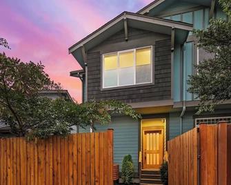 Lux Modern Townhome - Parking + Patio + Pet & Lake Access! - シアトル - 建物