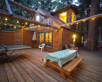 Storybook Cottage - Family | Pets | Storybook Themed | Ponds & Streams - Twin Peaks