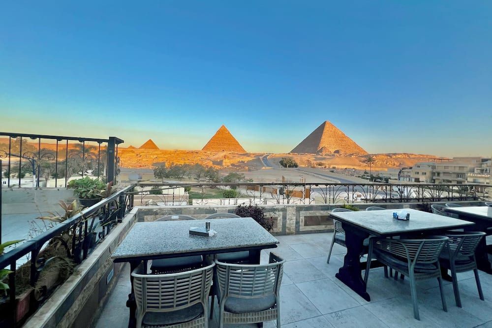 فندق بيراميدز فيو ان