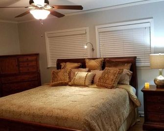 The perfect escape for a peaceful retreat! Spacious 3-bedroom house - East Point - Bedroom