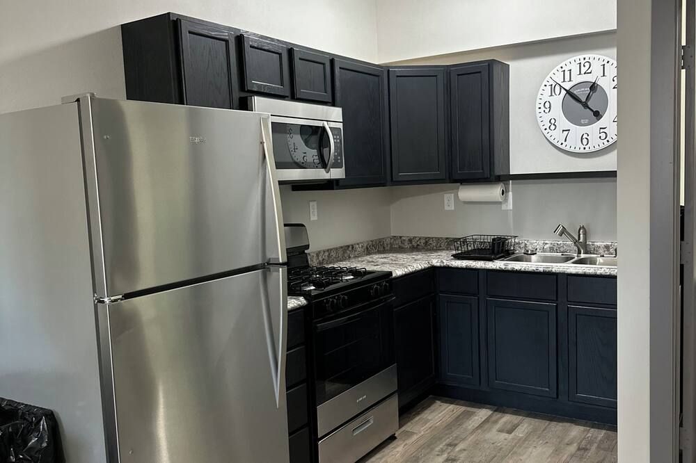 Spacious Studio lodge Suite w/ 2 beds & full kitchen in charming Eddyville