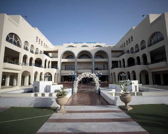 오리엔탈 그랜드 플라자 - 텐스 오브 라마단 시티 - 건물