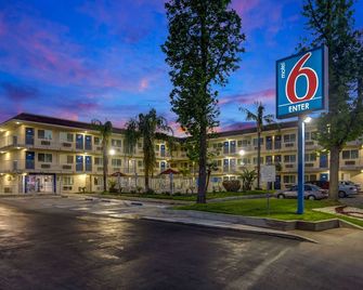 Motel 6-San Bernardino, Ca - North - San Bernardino - Edificio