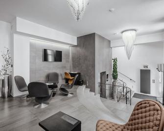 Theresian Hotel - אולומוץ - לובי
