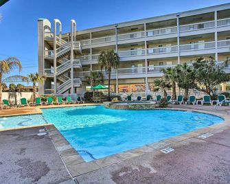 Galveston Condo with Beach Access Near Moody Gardens - Galveston - Pool
