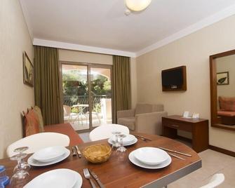 Club Aida - مارماريس - غرفة طعام