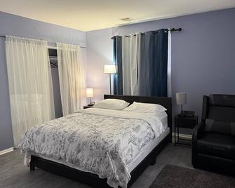 Cozy Pikesville Condo Stay - Pikesville - Bedroom