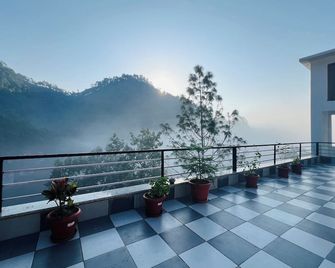 The Shalam Resort - Lansdowne - Balcony