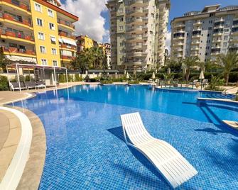 Qoople Aria premium apartments in the center of Alanya - Alanya - Zwembad