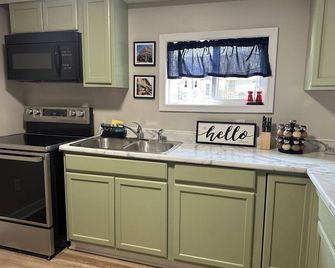 Charming 2-bedroom guest house with WiFi, AC in Franklin - Franklin - Cocina