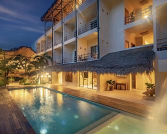 호텔 카사 보카나 - 산타 크루즈 휴에튤코 - 수영장