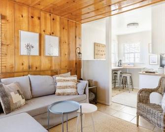 Lakewood Cabins - ביג בר לייק - סלון