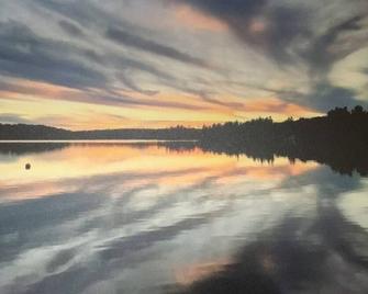 Spectacular Adirondack Lakefront Home - Saint Regis Falls