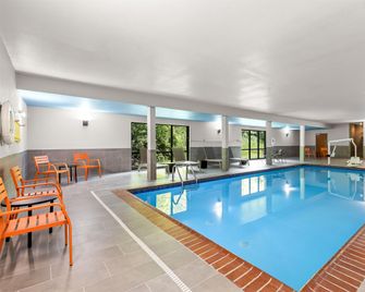 Hampton Inn & Suites Mansfield-South @ I-71 - Mansfield - Piscina