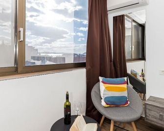 Apinelo Hostel & Apartments - ספליט - סלון