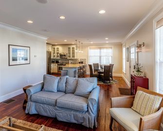The Newport Lofts - 546 Thames Street - Newport - Living room