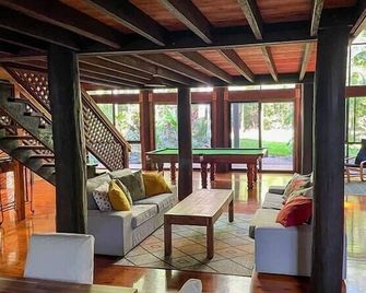 WaitaWhile Eco Retreat - Holiday sustainably, pool, walk to beach - Daintree - Salon