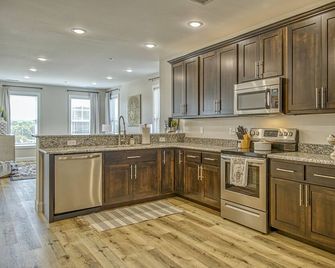 New Downtown Cookeville Living at Cedar Station - Cookeville - Mutfak