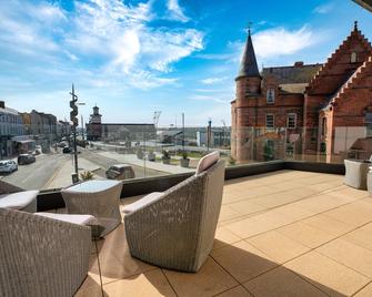 Antrim House Suites with private jacuzzi hot tub - adults only - Portrush - Balcony