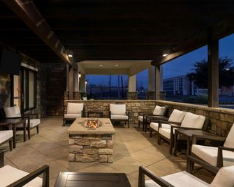 TownePlace Suites by Marriott Alexandria - Alexandria - Patio