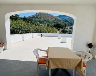 Villa Thomas BB conduzione familiare - Forio - Balcón