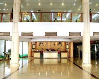 Sanhu Holiday Hotel - Xianning - Lobby