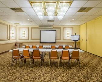 Red Roof Inn Batavia - Batavia - Rakennus