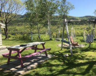 Awesome and Affordable River Cottage - Cheticamp - Patio
