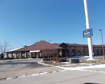 Royalton Inn and Suites, Wilmington,Ohio - Wilmington - Building