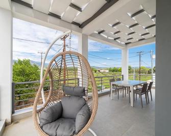 Nefeli and Nefeli Luxury Residential Complexes - Ofrinio - Balcón