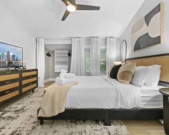 Cozy townhome perfectly situated to be close to both St Pete and Tampa. - Tampa - Habitación