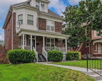 Chic City Living With Modern Touches Abodebucks - Saint Louis - Edificio