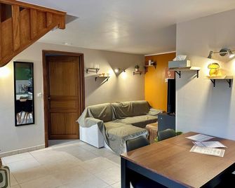Family farm cottage in the heart of nature, with jacuzzi & view of the horses - Fiennes