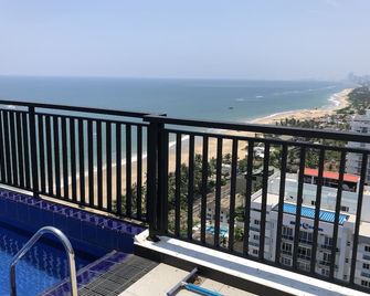 Sleeps 6, Family Friendly , 1 Minute Walk To Beach, Bars & Supermarkets 7 Mins - Dehiwala-Mount Lavinia - Balkon