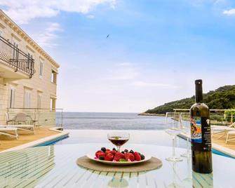 Pine Tree Boutique Apartments - Saplunara - Balcon