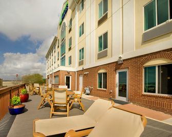 Holiday Inn Express & Suites San Antonio West-Seaworld Area By IHG - San Antonio - Balcón