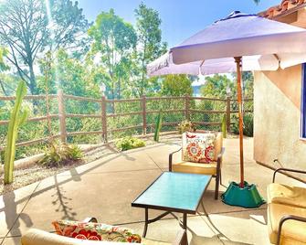 Detached casita in gated property. Family and pet friendly. - Rancho Sante Fe - Balcony