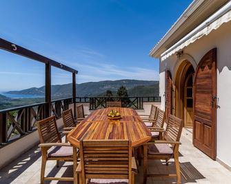 Villa Arapaki With Sea View And Infinity Pool For 10 People - Sivros - Balkon