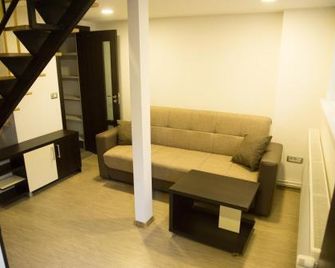 Twofloor Plopilor - 克盧日-納波卡