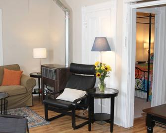 Cozy Historic Cottage in downtown Salida, Close to Everything! Relax & Unwind! - Salida - Obývací pokoj