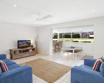 Ashwood 100 Meters To Beach, Shops, Cafes Accom Holidays - Terrigal - Sala de estar