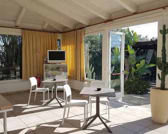 La Giara Resort - Torre San Giovanni - Patio