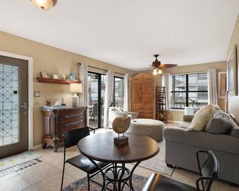 Comfy condo with Lagoon and Gulf access - Gulf Shores - Sala de estar
