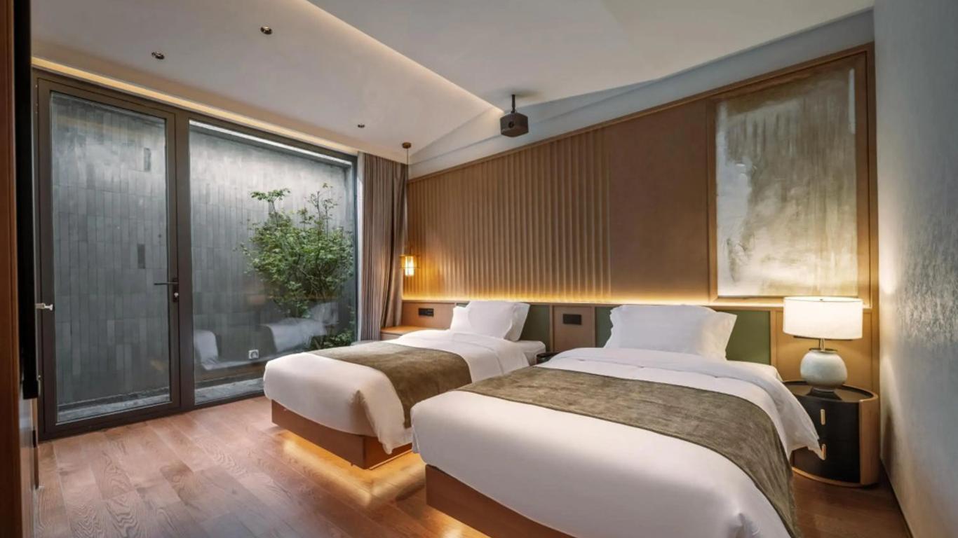 ذا كلاسيك كورت يارد