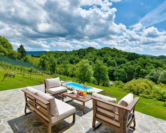 Beautiful Home In Stubicke Toplice - Stubičke Toplice - Patio