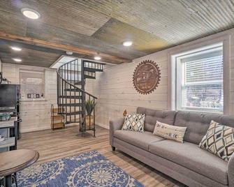 Peaceful Cookeville Cabin on 52 Acres! - Cookeville - Huiskamer