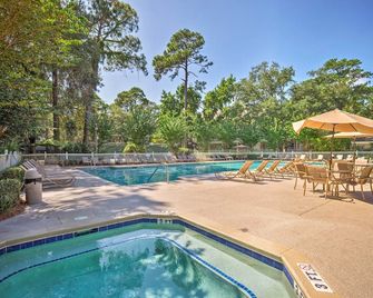 Half-Mi to Beach Hilton Head Condo with Lagoon View - Hilton Head Island - Pool