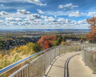Vibrant 3BR in Heart of Downtown La Crosse - La Crosse - Balcony