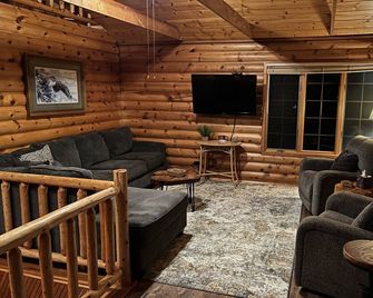 Log home Lake Koshkonong and Rock River ! - Fort Atkinson - Вітальня