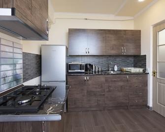 Umba Apartment N3 - balcony and Mount Ararat view - Ereván - Cocina